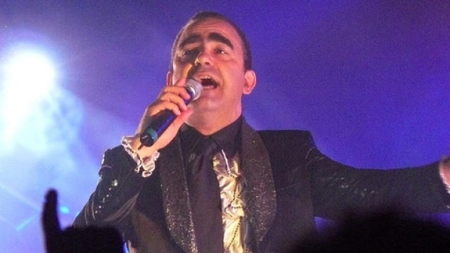 Elio porta due dei concorrenti favoriti.