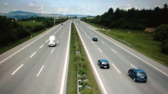 Perch&eacute; spesso si guida al centro dell'autostrada?