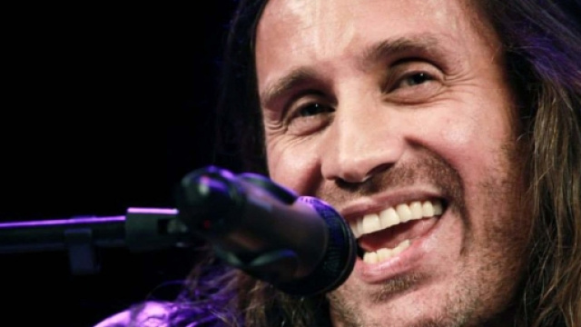 Giuseppe Povia difende il popolo napoletano su Fb