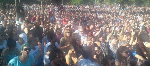 Militancia que sigue defendiendo sus argumentos.