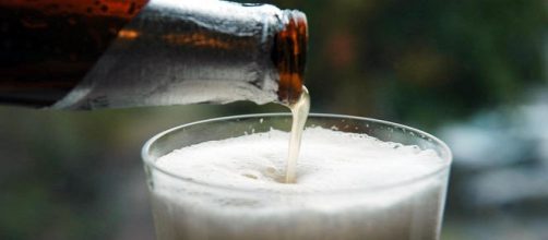 Sua cerveja preferida pode ser &aacute;gua com milho.