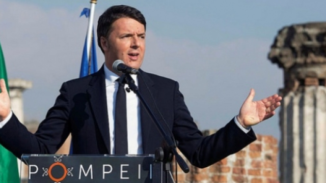 Renzi a Pompei parla di lavoro non di pensioni