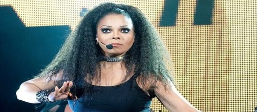 Jackson's Unbreakable tour postponed. (Wikipedia)