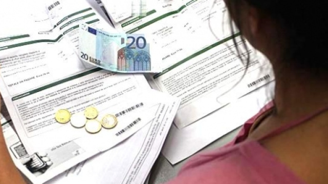 Nella foto alcune bollette Luce e Gas