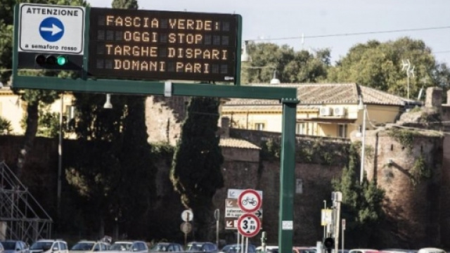 Ripristinate le targhe alterne a Roma