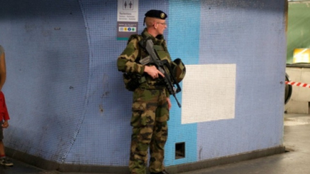 I controlli nella metro di Parigi.