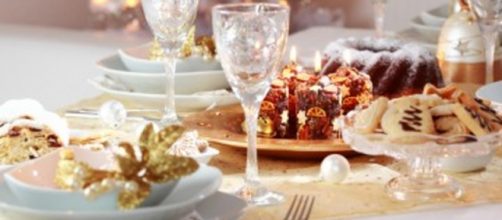 Mesa Navide&ntilde;a decorado con copas de cristal