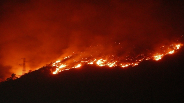 Iincendio boschivo in Cantabria.