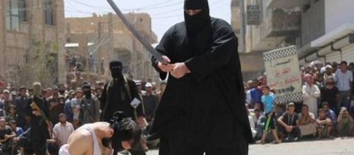 Carrasco decapita homens, crian&ccedil;as e adolescentes