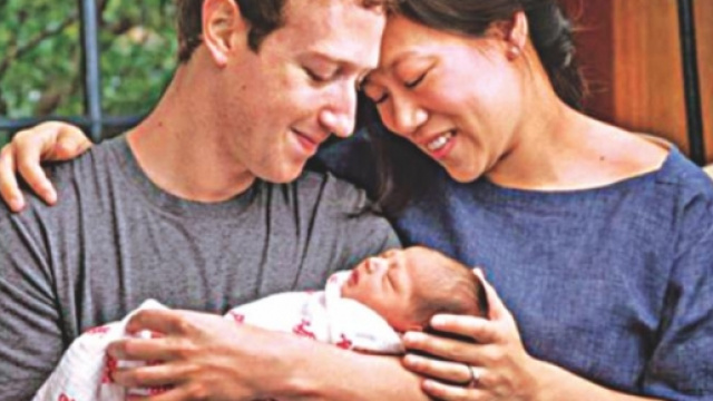 Mark Zuckerberg assieme alla moglie e alla figlia