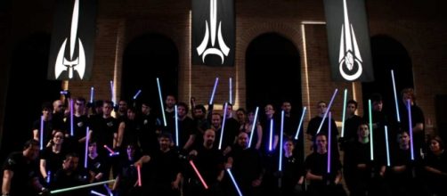 Academia de Combate com Sabres de Luz