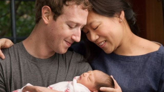Mark Zuckerberg, la moglie e la loro figlia Max.