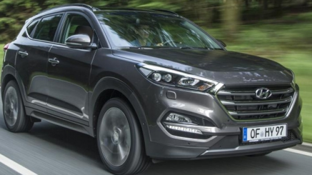 Hyundai Tucson grigia metallica