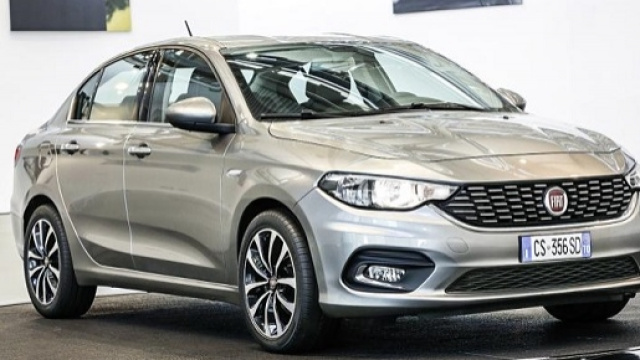Nuova Fiat Tipo 2016: prezzi, interni e altro
