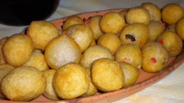 Pittule: tradizionali frittelle di pasta lievitata