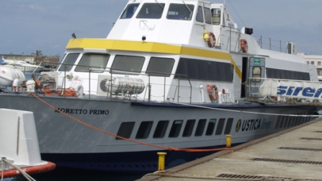 Un aliscafo della compagnia "Ustica Lines"