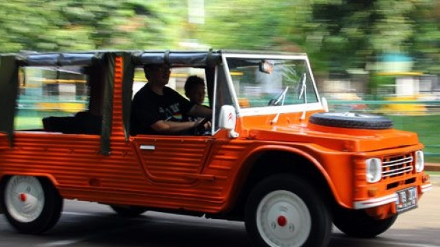 il vecchio modello del 1984 della Mehari