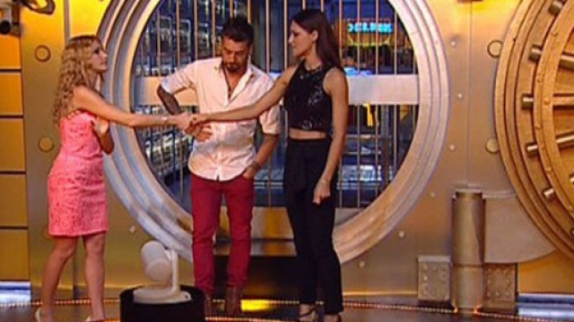 GF14, Alessandro e Desiree: Lidia Vella soffre