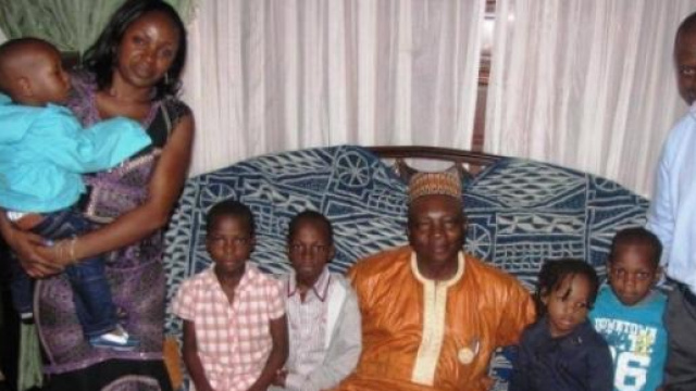 Famille Majest&eacute; Petsoko autour du roi Bagam