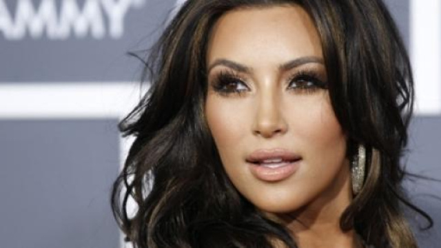 In foto, la bella popstar Kim Kardashian