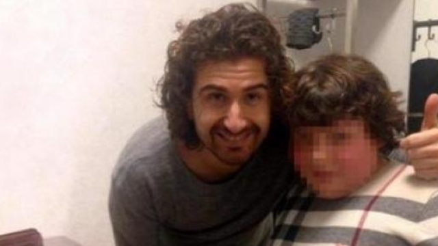 Siani e il bambino protagonista della gag