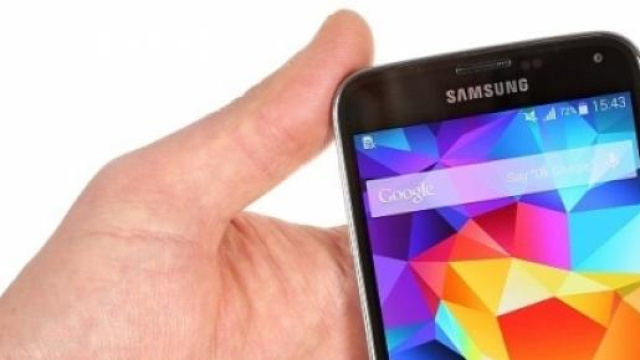 MediaWorld vs Trony: promo cellulari San Valentino