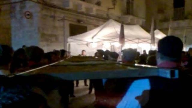 I &ldquo;parenti di Rocchetide&rdquo; portano il calzone 