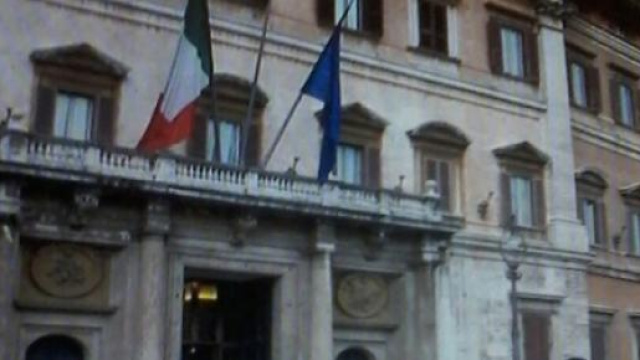 Rissa in Parlamento durante la seduta notturna