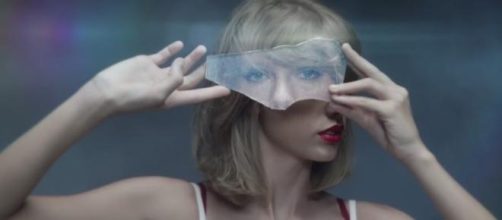 Mais uma refer&ecirc;ncia a espelhos quebrados