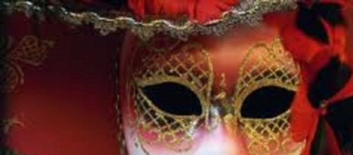 Mascar&aacute; t&iacute;pica de bailes de carnaval