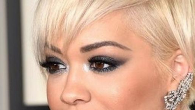 Il Pixie cut platino di Rita Ora