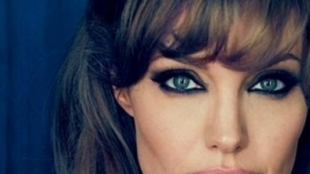 Frangia lunga che copre interamente la fronte