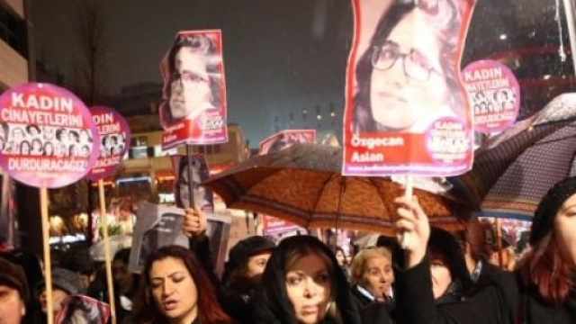 Turchia, donne protestano in nome di Aslan