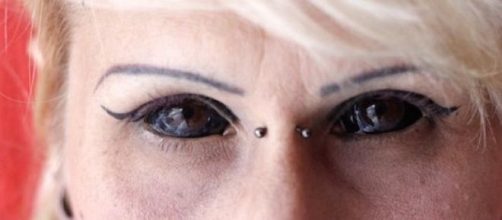 A tinta &eacute; injetada na camada superficial do olho