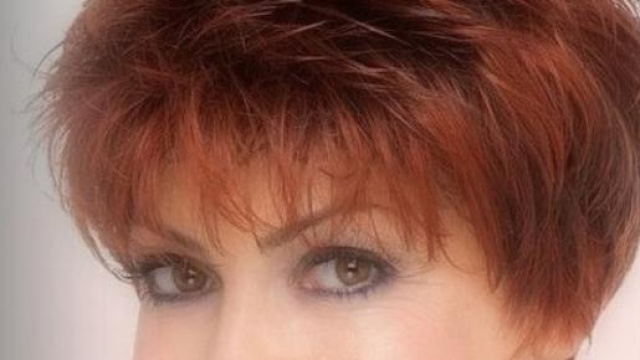 Capelli corti con la frangia