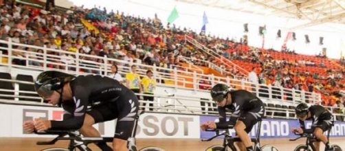 New Zealand took men's team pursuit gold