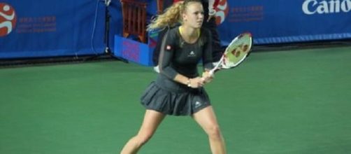 Wozniacki faces Halep in the last-four in Dubai 