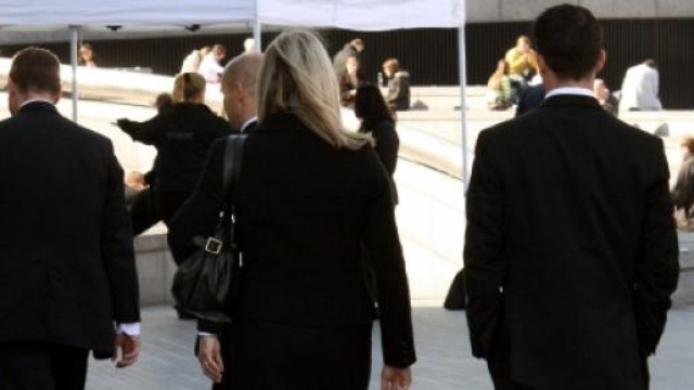 &ldquo;MILF&rdquo; a collega sui social network