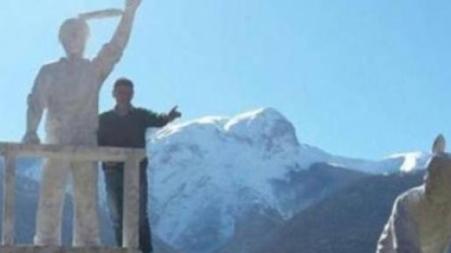 Le due statue realizzate.