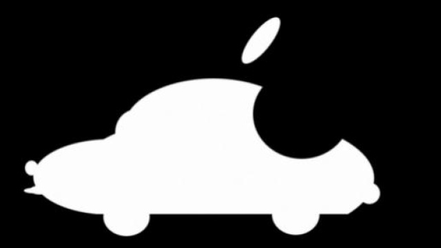 Il simbolo di Apple con un'auto
