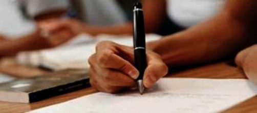 Erro de portugu&ecirc;s em prova de concurso p&uacute;blico