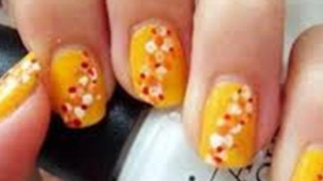 Nail art di tendenza per la primavera 2015.