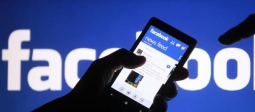 Facebook uses real testers to tweak news feed.
