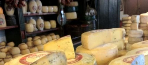 Una tradici&oacute;n, quesos y salames