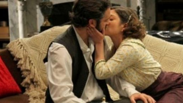 Il Segreto 2 serie: Candela e Tristan si baciano.