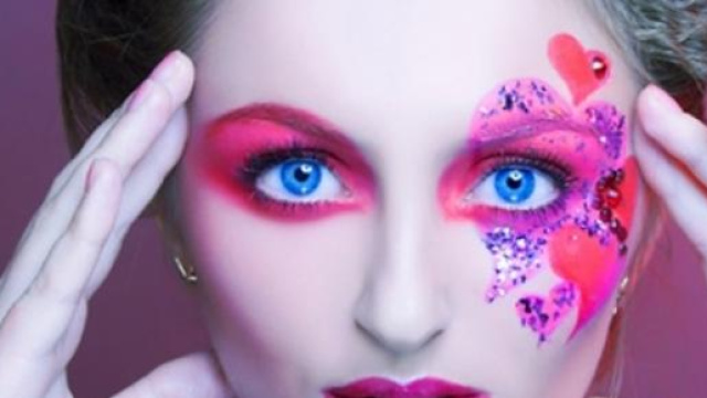 Trucco per Carnevale da regina di cuori.