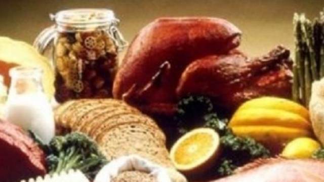  Cancro: chi mangia bene evita la met&agrave; dei tumori