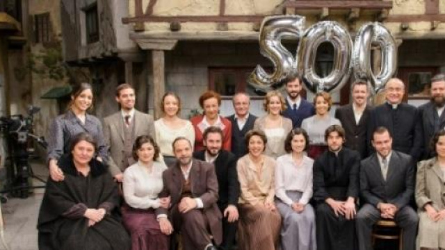 Una foto di gruppo degli attori de Il Segreto