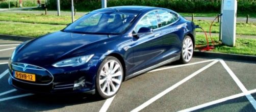 Tesla sed&atilde;: Autom&oacute;vel el&eacute;trico de luxo