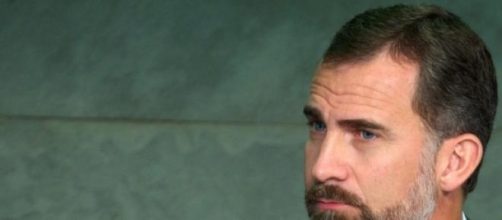 Felipe VI, pensativo durante un acto p&uacute;blico.